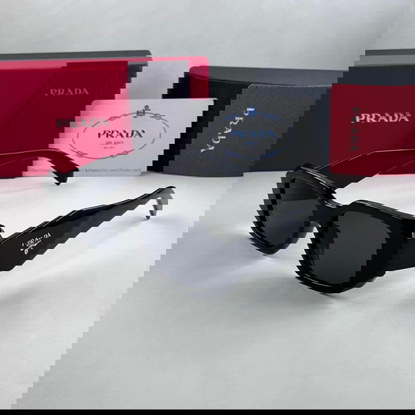 Слънчеви очила Prada Sunglasses Правоъгълни Черни Прада УВ400 защитаа CE Black