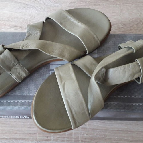 Daniele Gilardo flat sandals like new, green, size 37