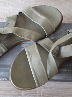Daniele Gilardo flat sandals like new, green, size 37