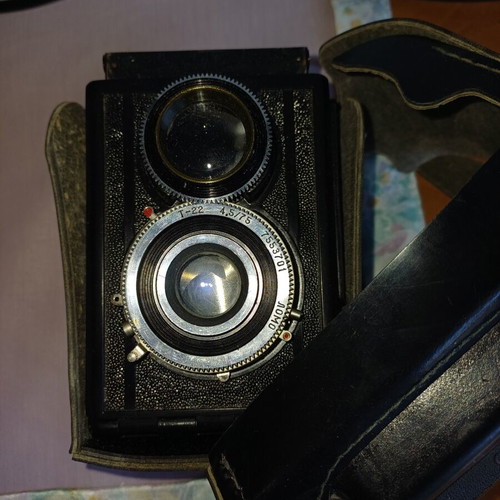 Φωτογραφική μηχανή LOMO Lubitel TLR vintage με θήκη μεταχειρισμένη