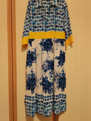 Sisley maxi dress with blue-white floral and geometric print, color-blocking