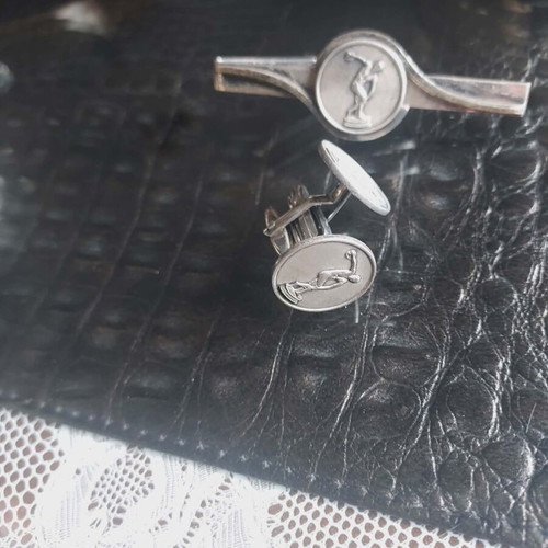 Set of cufflinks and tie clip with Discobolus of Myron theme like new