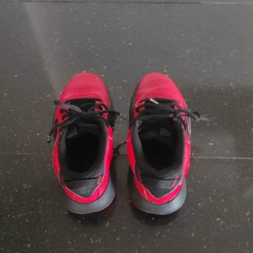Under Armour kids basketball shoes used size 33.5