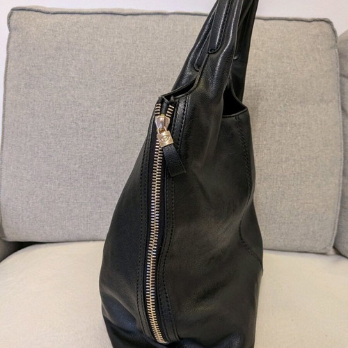 Tod's black handbag in like new condition