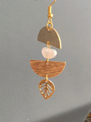 Handmade earrings from brass with beige pearl like new