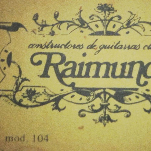 Classic guitar Raimundo Mod.104 used with 2 strings