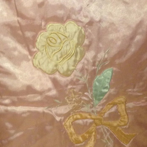 Vintage 90s bridal quilt set like new, satin with ruffles and 2 pillowcases