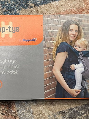 Hoppediz baby carrier like new for infants