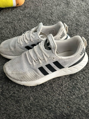 Adidas athletic shoes used, size 38, white