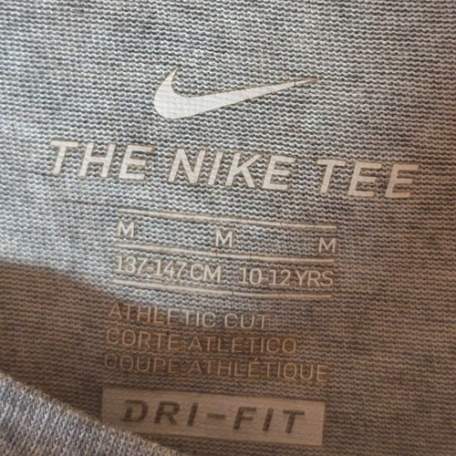 Nike short-sleeve T-shirt with Dri-FIT technology, size 146 cm