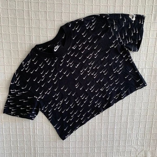 Nike T-shirt XS used with red marks on neck and label, black and white