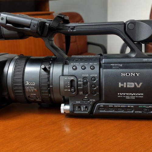 Sony HDR-FX1E HDV 1080i MiniDV 3CCD camcorder used with Carl Zeiss lens