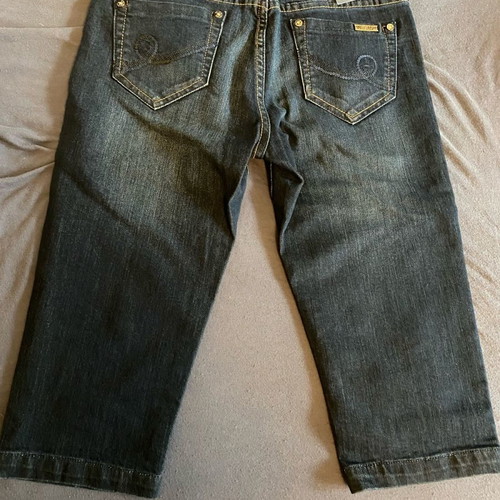 Jeans capri new, unworn with tag