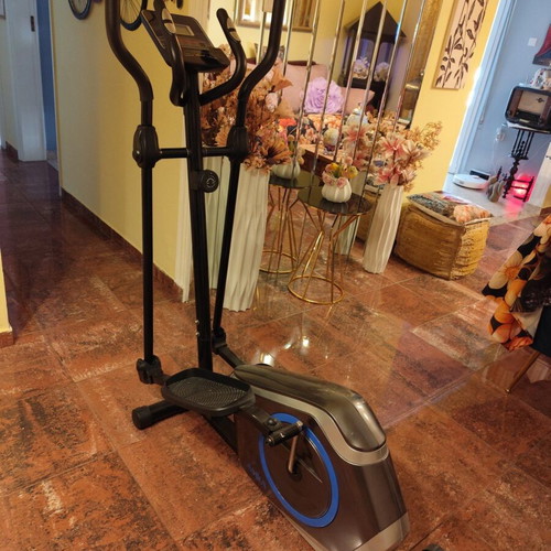 Amila Cardio 510E Magnetic Elliptical Machine like new