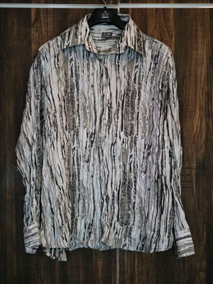 Oakley Vintage Crinkled Shirt with Grey Abstract Pattern like new