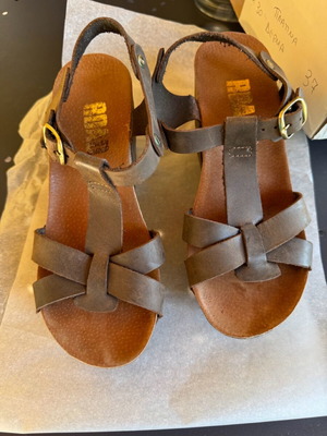 Women's leather sandals size 36 like new, brown