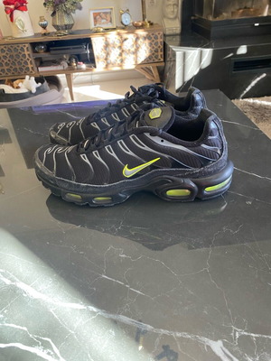 Nike tn athletic shoes like new, size 46, black