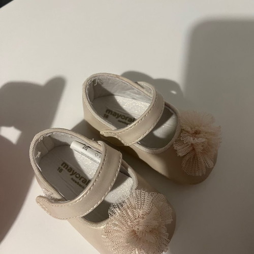 Mayoral baby shoes new in beige-gold, size 16