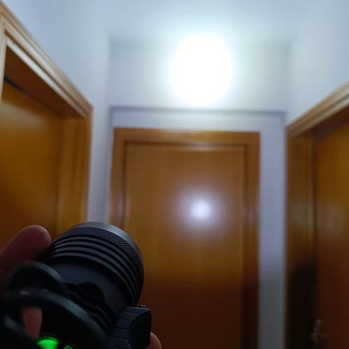 Gree XHP70.2 bicycle light new with battery and charger