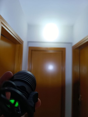 Gree XHP70.2 bicycle light new with battery and charger