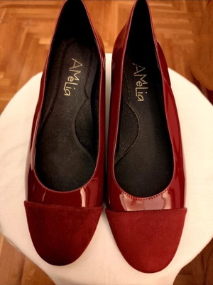 Amelia Burgundy Patent and Suede Pumps Size 40 New