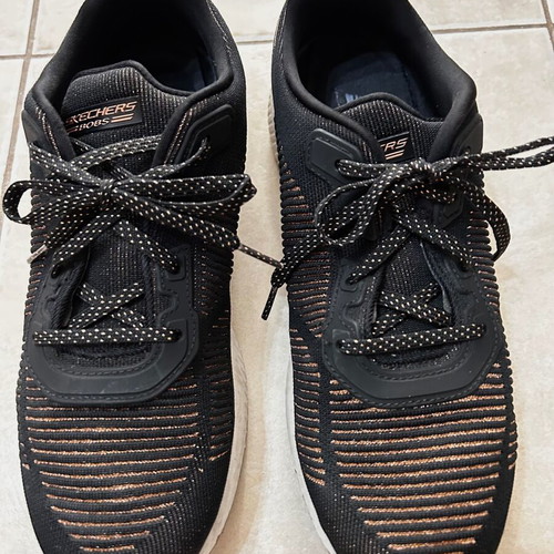 Skechers women's athletic shoes black-bronze like new, size 41
