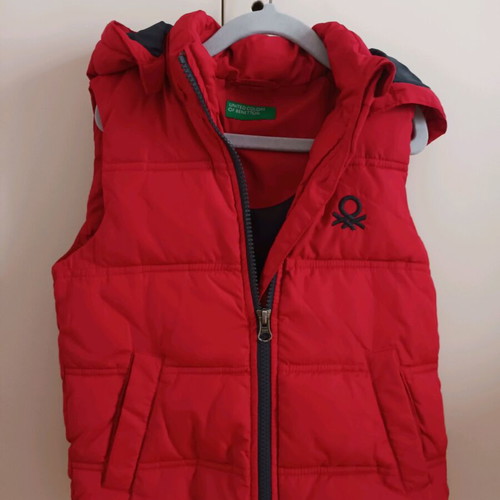 Benetton sleeveless kids jacket with hood like new, blue and red