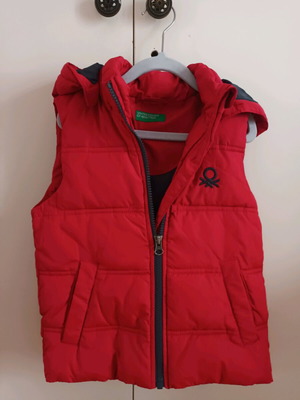 Benetton sleeveless kids jacket with hood like new, blue and red