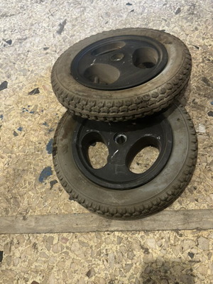 Wheelchair rear wheels 12 inch used, pair with black rim