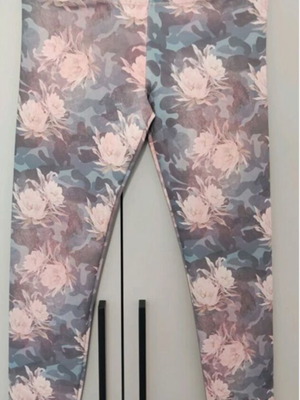 Wanderlust Floral Leggings Set of 2 like new, sizes M/L and L