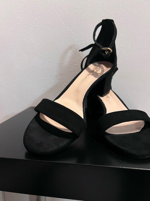 Sante black sandals like new, size 39