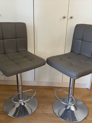 Bar stools like new
