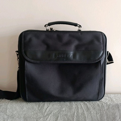 Τσάντα Laptop Base XX σαν καινούργιο, μαύρη, μέχρι 17" με θήκη Α4