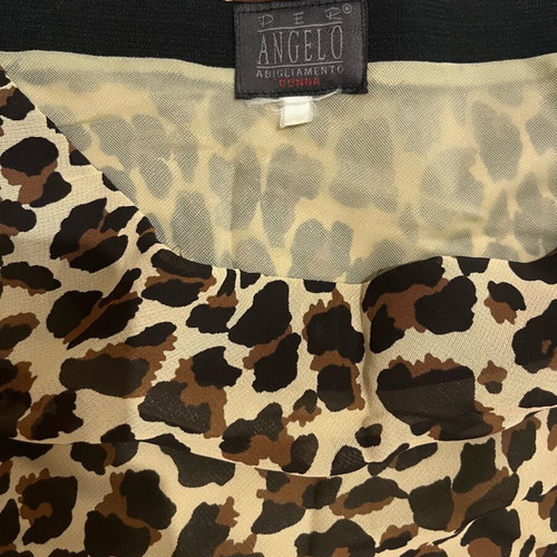 Leopard skirt used, size medium with elasticity