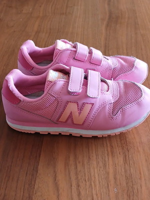 New Balance kids' athletic shoes used, pink, size 32