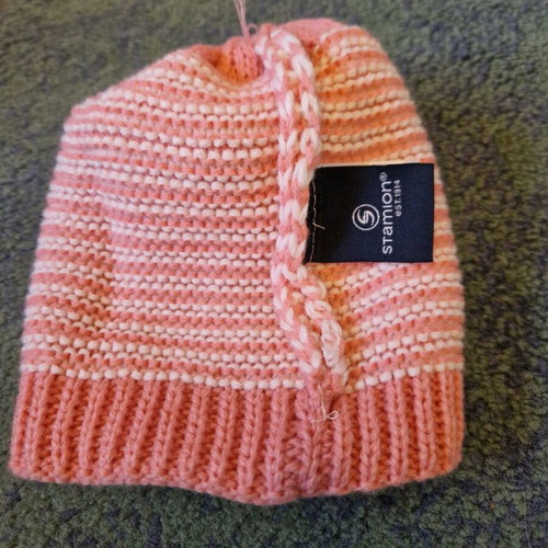 Woolen Stamion hat for girl up to 2 years like new with gift gloves