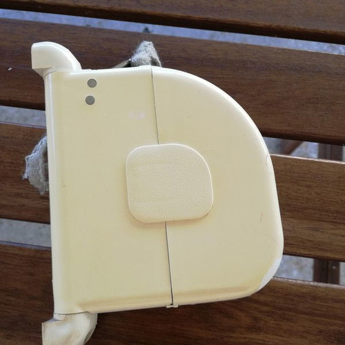 Roller strap mechanism used, white color