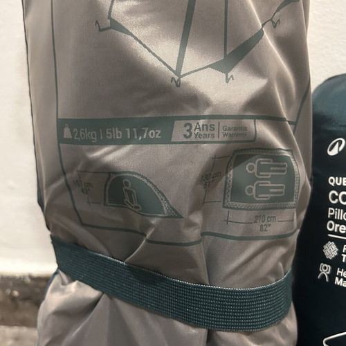 Quechua tent for 2 people with 2 pillows