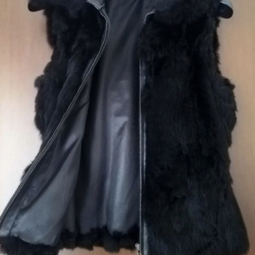 Lynne rabbit fur vest with leather details, size M, like new