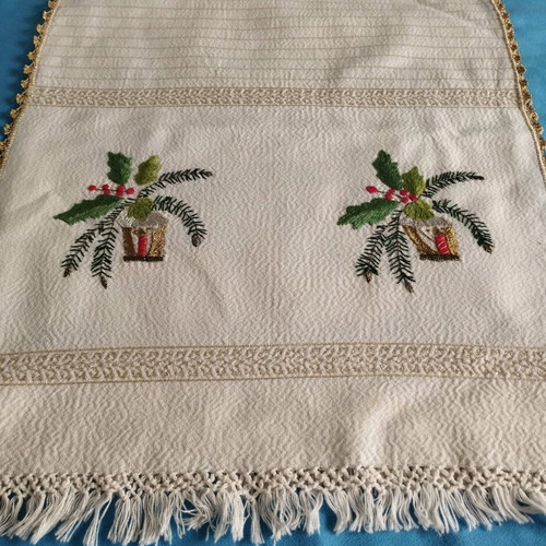 Handmade Christmas Runner Vintage 1960 like new