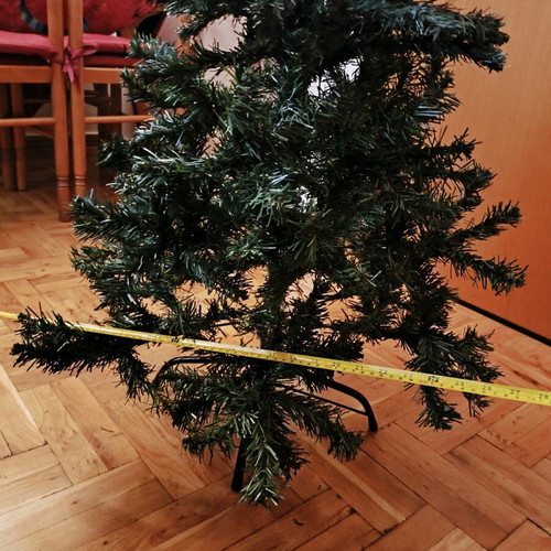 Christmas tree like new, height 1.10 m and diameter 70 cm
