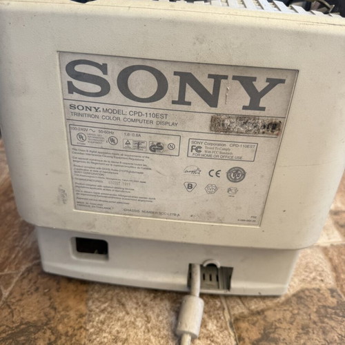Sony Trinitron CPD-110EST 15" CRT display for spare parts or repair
