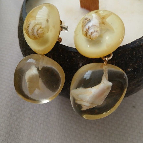 Vintage summer earrings with shells