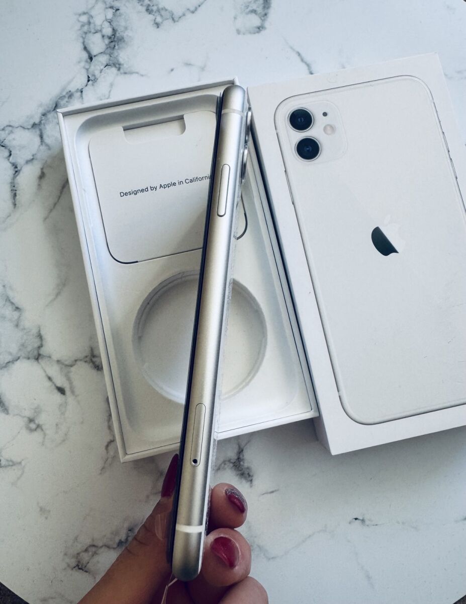 iPhone 11 64GB бял нов с много аксесоари - € 175,00 - Vendora.bg