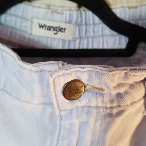 Wrangler Comfy Mom denim shorts, ice blue, W28
