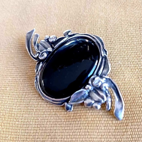 Silver brooch 925 with black onyx, vintage style, like new