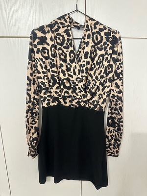 Mini φόρεμα Trendyol σαν καινούργιο με leopard print και μαύρη φούστα, μέγεθος S
