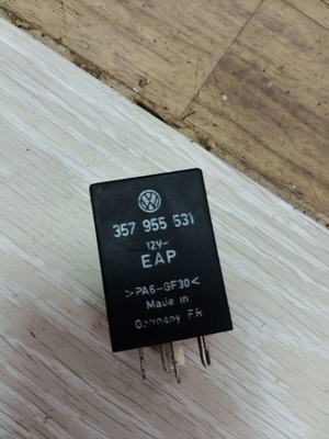 Ρελέ διαστήματος υαλοκαθαριστήρων Audi 357955531