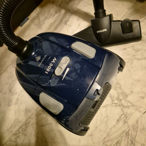 Philips PowerLife 1800W FC8450 vacuum cleaner used