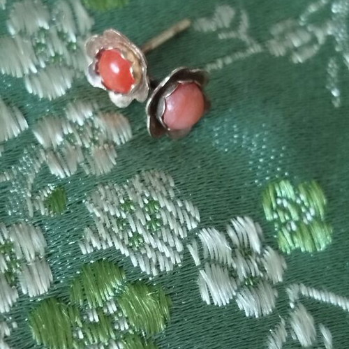 Vintage gold earrings with coral flower design, like new